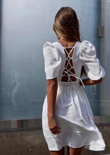 Robe patineuse à dos croisé - blanc